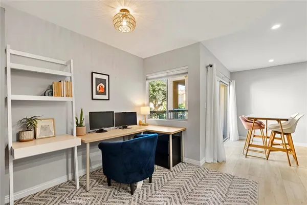 $385,000 | 18307 Burbank Boulevard, Unit 5, Tarzana, CA 91356