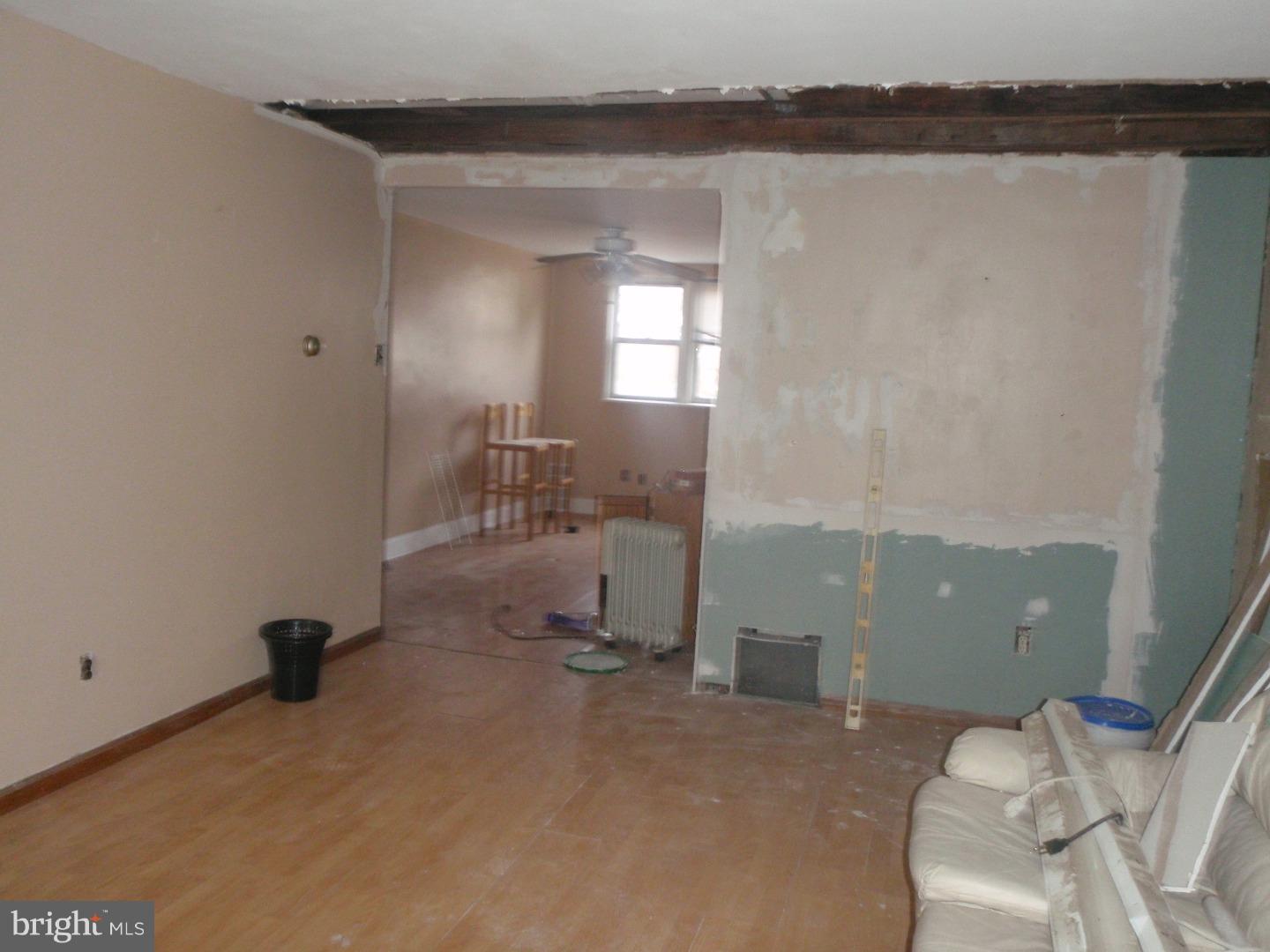 139 Golf Road Darby, PA 19023 - Photo 2 of 7 Living Room