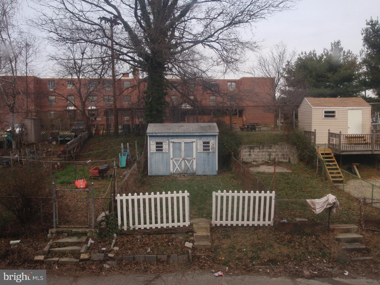 139 Golf Road Darby, PA 19023 - Photo 4 of 7 Exterior Back