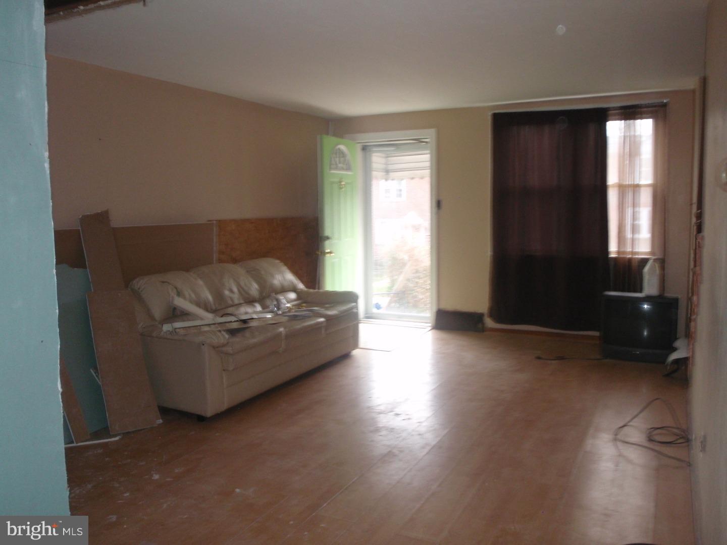 139 Golf Road Darby, PA 19023 - Photo 5 of 7 Living Room