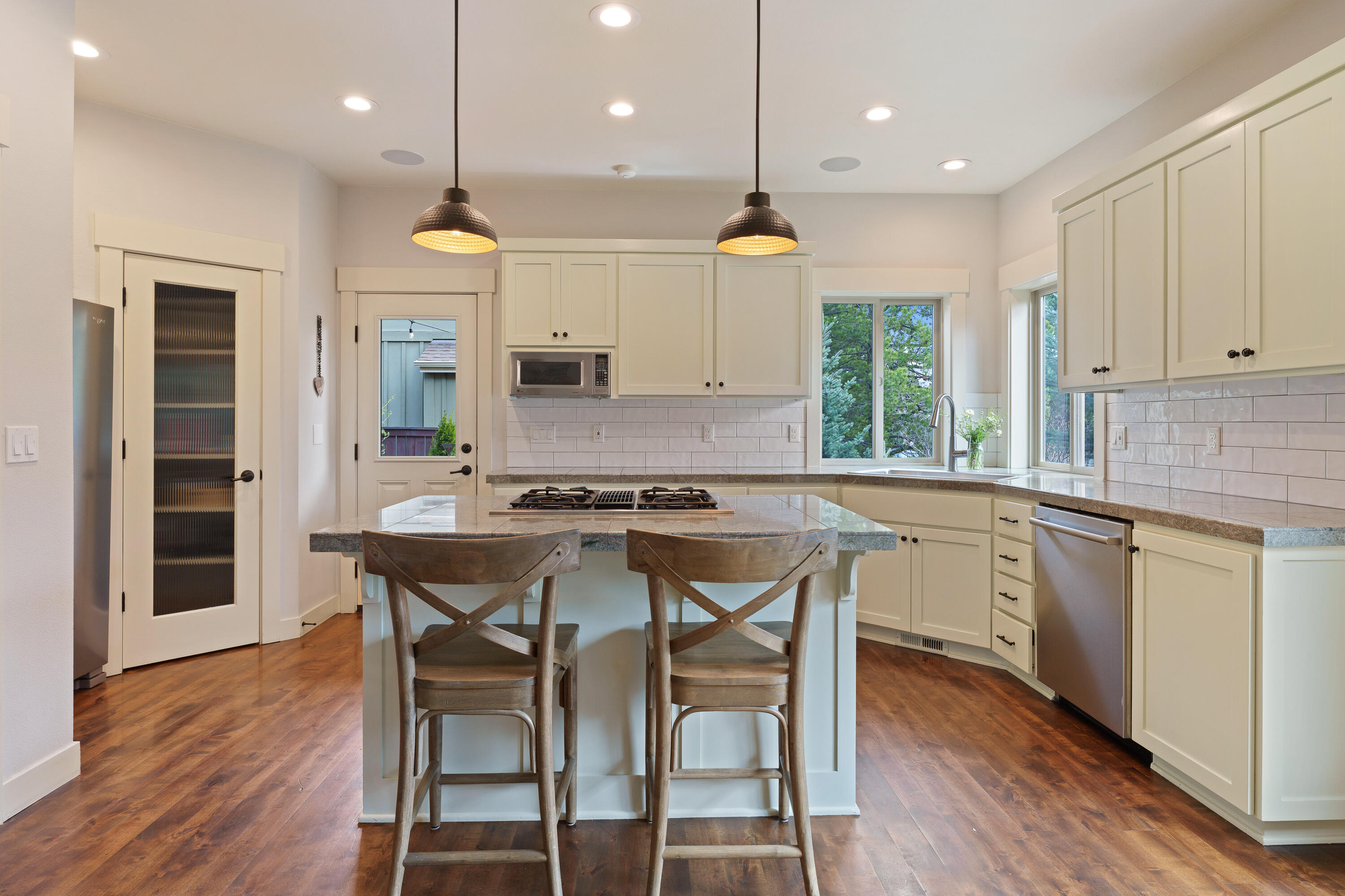 61461 Linton Loop Bend, OR 97702 - Photo 8 of 49 DSC01869