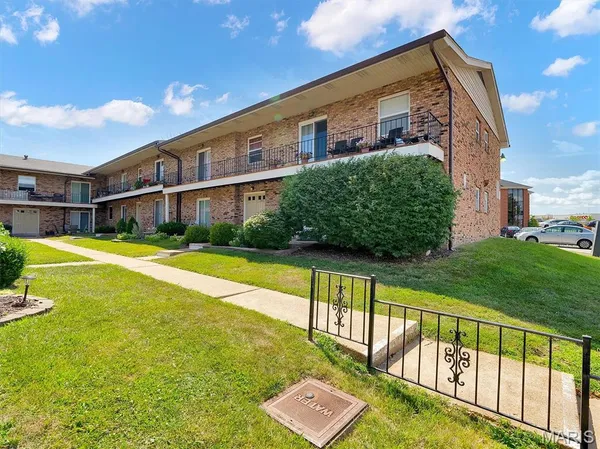 $84,900 | 6910 Colonial Woods Drive, Unit 95, St. Louis, MO 63129