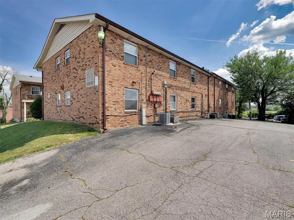 $84,900 | 6910 Colonial Woods Drive, Unit 95, St. Louis, MO 63129