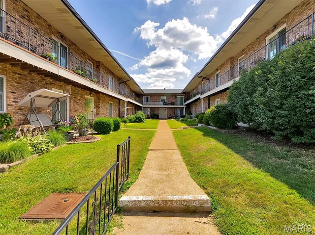 $84,900 | 6910 Colonial Woods Drive, Unit 95, St. Louis, MO 63129