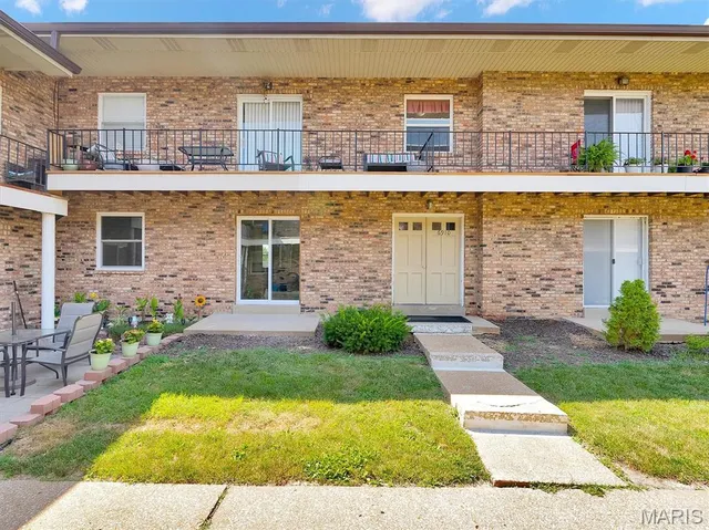 $84,900 | 6910 Colonial Woods Drive, Unit 95, St. Louis, MO 63129