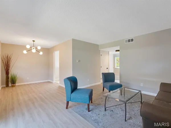 $84,900 | 6910 Colonial Woods Drive, Unit 95, St. Louis, MO 63129
