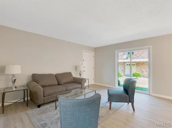 $84,900 | 6910 Colonial Woods Drive, Unit 95, St. Louis, MO 63129