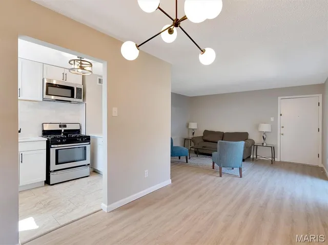 $84,900 | 6910 Colonial Woods Drive, Unit 95, St. Louis, MO 63129