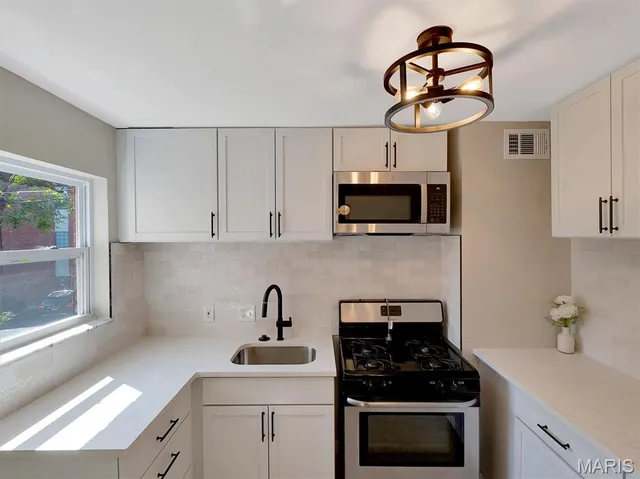 $84,900 | 6910 Colonial Woods Drive, Unit 95, St. Louis, MO 63129