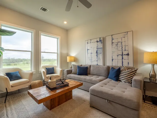 $2,200 | 4507 East Martin Luther King Jr Boulevard, Unit 123, Austin, TX 78721