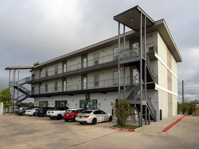 $2,200 | 4507 East Martin Luther King Jr Boulevard, Unit 123, Austin, TX 78721
