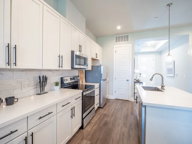 $2,200 | 4507 East Martin Luther King Jr Boulevard, Unit 123, Austin, TX 78721