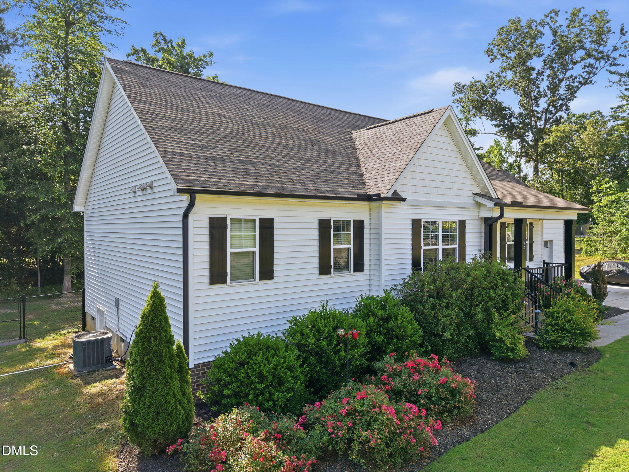 102 Golden Eagle Ridge Zebulon, NC 27597 - Photo 2 of 21