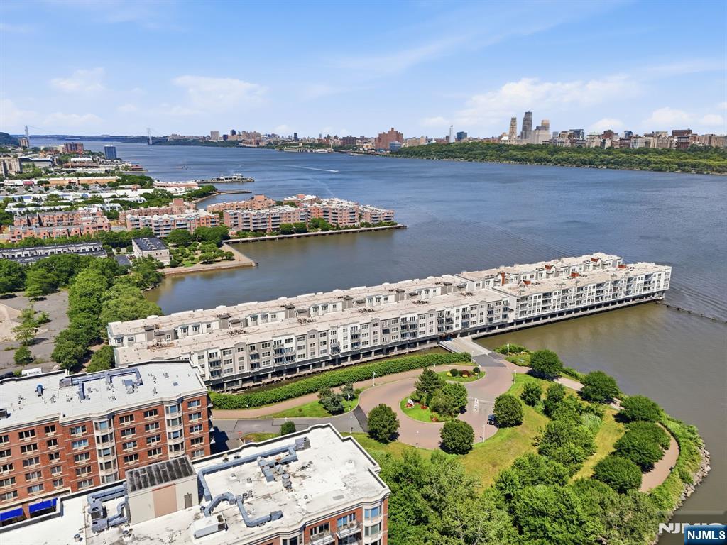242 The Promenade, Unit 242 Edgewater, NJ 07020 - Photo 45 of 49