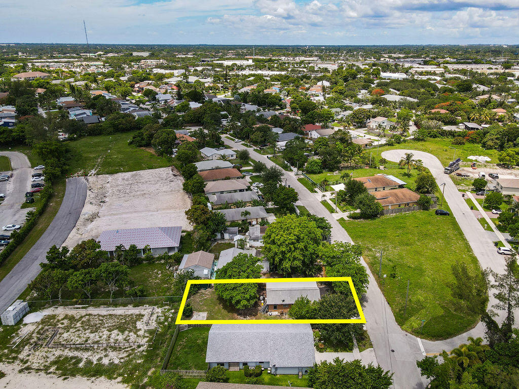 424 Southridge Road Delray Beach, FL 33444 - Photo 29 of 39 424SouthridgeRoadAerial(12)a