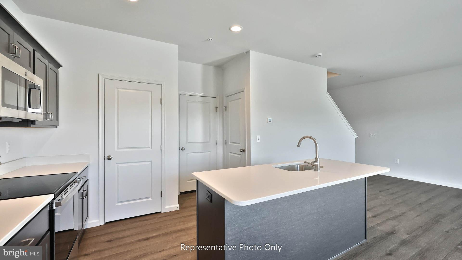 130 Foundry Lane Lebanon, PA 17042 - Photo 10 of 18 a bathroom with a sink and a mirror