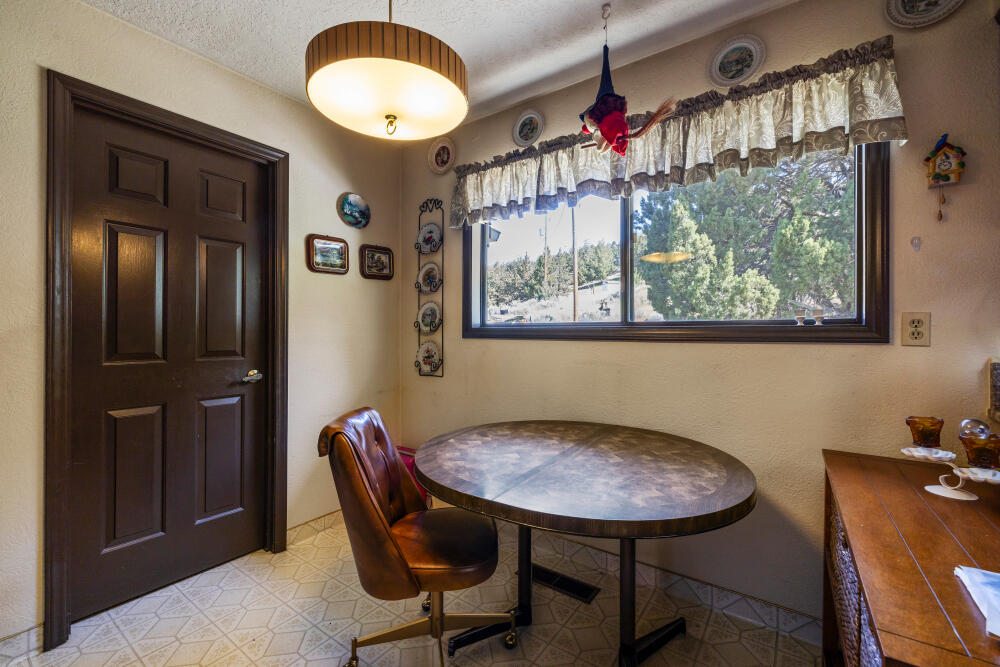11445 Hill Road Klamath Falls, OR 97603 - Photo 27 of 51 026