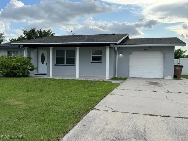 $1,695 | 2328 Country Club Boulevard, Cape Coral, FL 33990