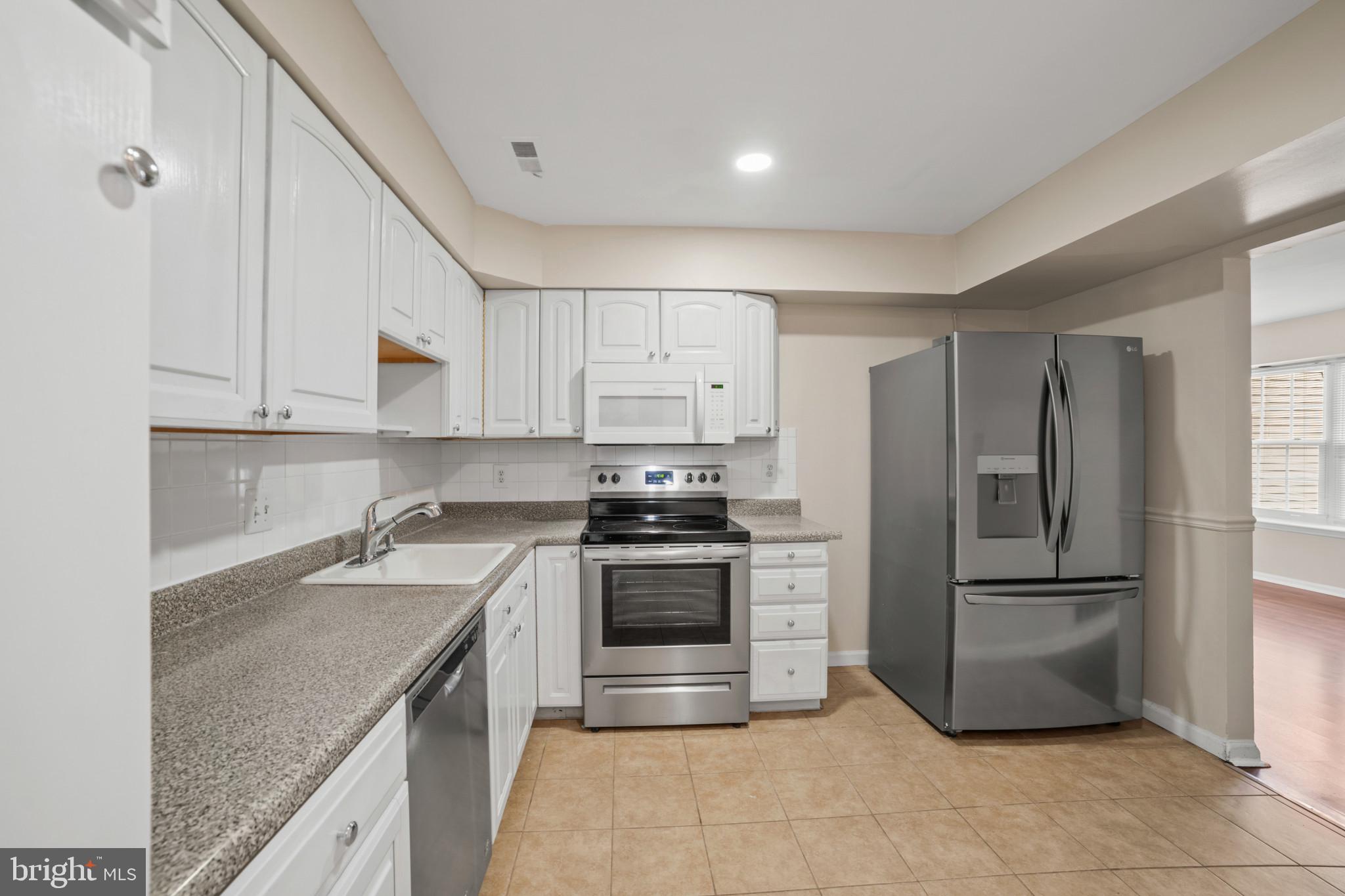 109 Stratton Lane Mount Laurel, NJ 08054 - Photo 10 of 23 Kitchen