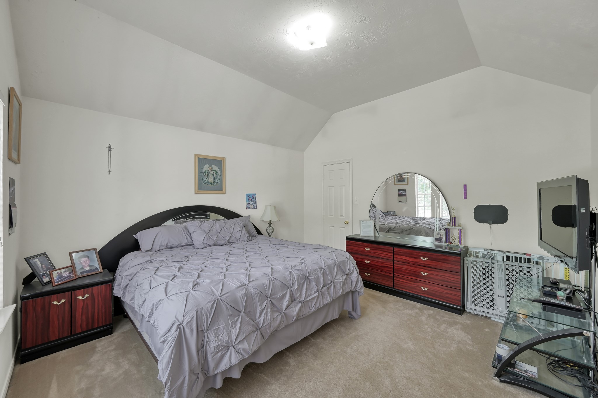 2539 Forge Creek Road Houston, TX 77067 - Photo 33 of 40 Another generously sized secondary bedroom located upstairs.