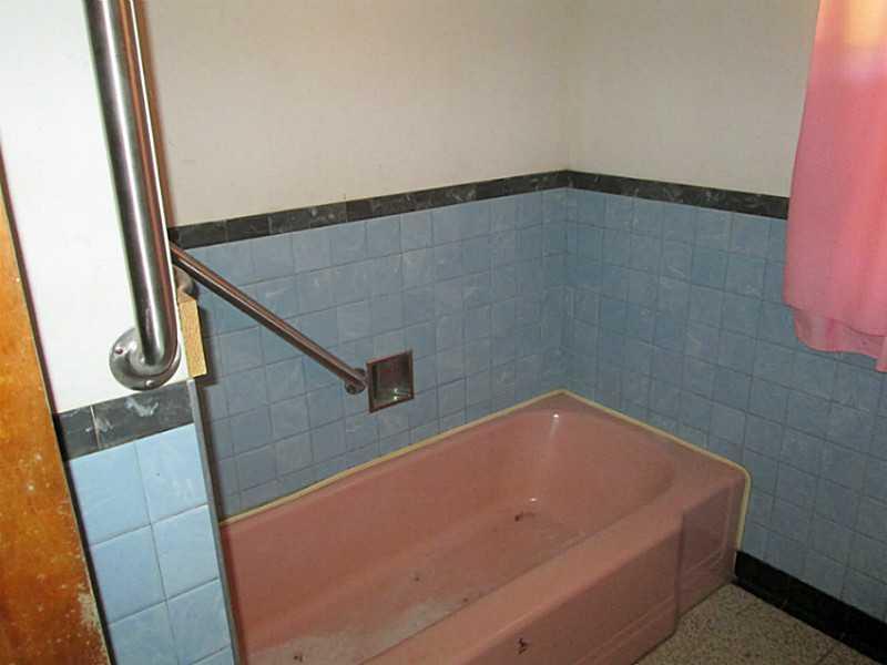 1112 Upper Mateer Road Vandergrift, PA 15690 - Photo 12 of 21 Other. Everyone loves a pink tub!