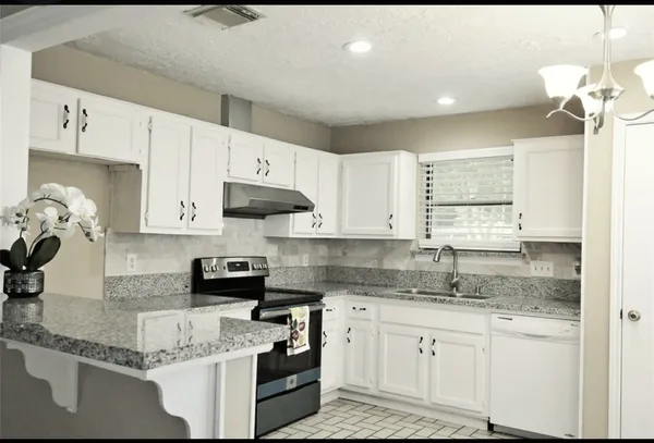 $1,800 | 16814 Winnstream Lane, Sugar Land, TX 77498