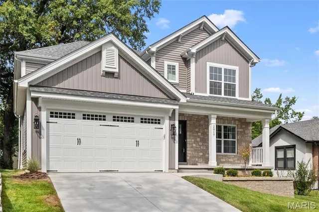 $923,500 | 2017 Woodsey Drive, Brentwood, MO 63144
