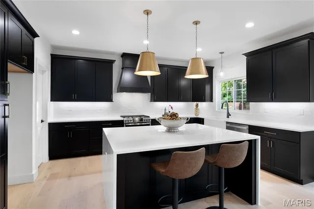 $923,500 | 2017 Woodsey Drive, Brentwood, MO 63144