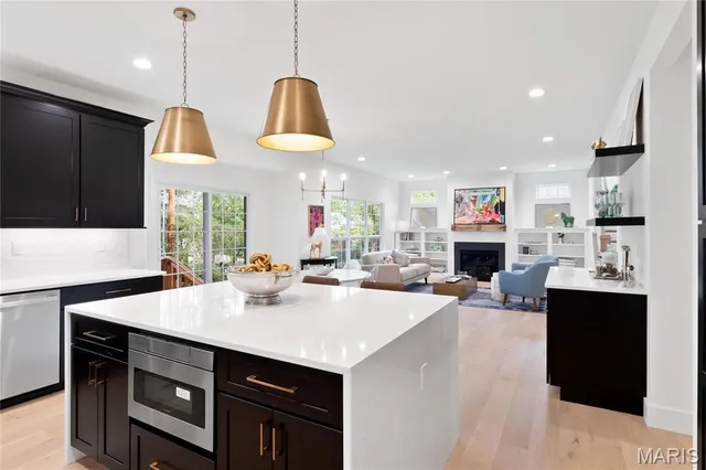 $923,500 | 2017 Woodsey Drive, Brentwood, MO 63144