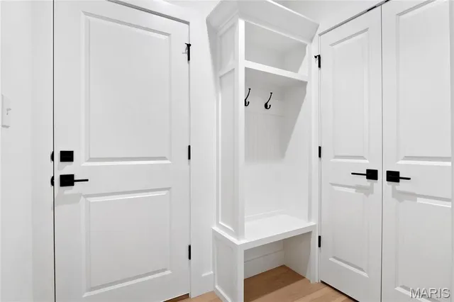 $923,500 | 2017 Woodsey Drive, Brentwood, MO 63144