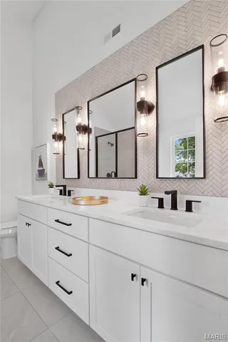 $923,500 | 2017 Woodsey Drive, Brentwood, MO 63144