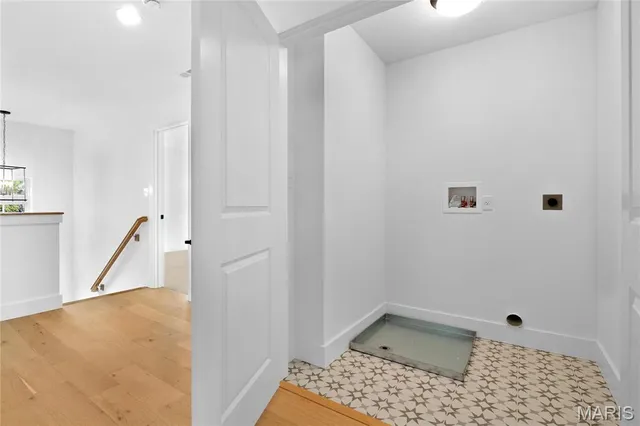 $923,500 | 2017 Woodsey Drive, Brentwood, MO 63144