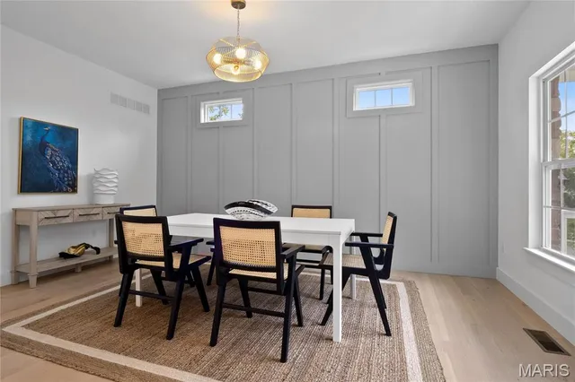 $923,500 | 2017 Woodsey Drive, Brentwood, MO 63144