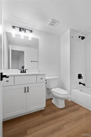 $923,500 | 2017 Woodsey Drive, Brentwood, MO 63144