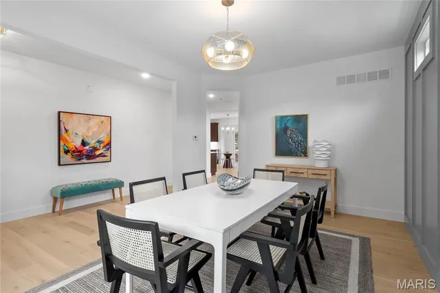 $923,500 | 2017 Woodsey Drive, Brentwood, MO 63144