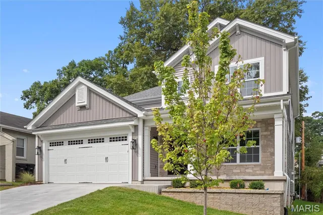 $923,500 | 2017 Woodsey Drive, Brentwood, MO 63144