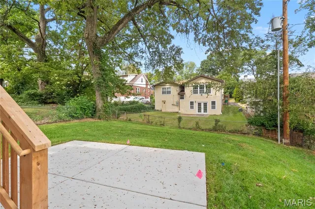 $923,500 | 2017 Woodsey Drive, Brentwood, MO 63144