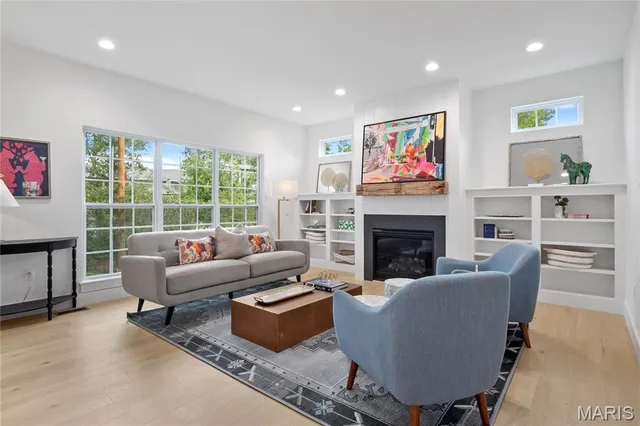 $923,500 | 2017 Woodsey Drive, Brentwood, MO 63144