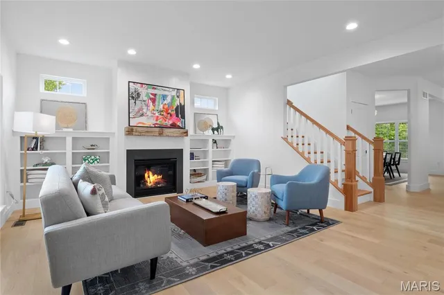 $923,500 | 2017 Woodsey Drive, Brentwood, MO 63144