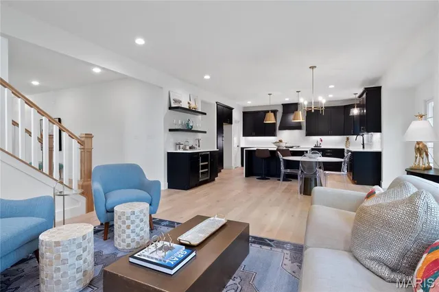 $923,500 | 2017 Woodsey Drive, Brentwood, MO 63144