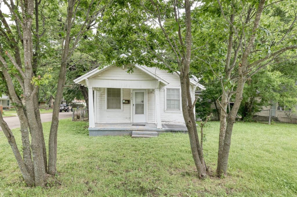 3125 North 27th Street Waco, TX 76708 - Photo 1 of 1 View of front of home featuring covered porch and a front lawn