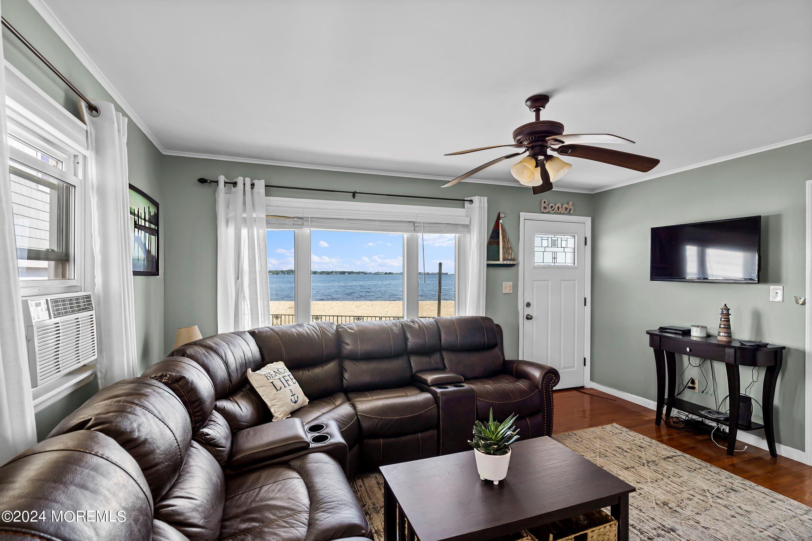 504 East Riviera Avenue Ocean Gate, NJ 08740 - Photo 12 of 17 12-Living