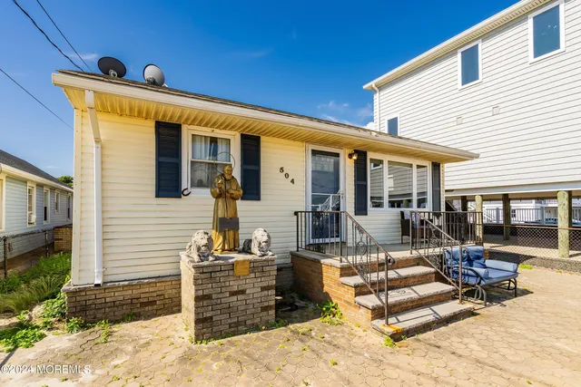 $2,500 | 504 East Riviera Avenue, Ocean Gate, NJ 08740