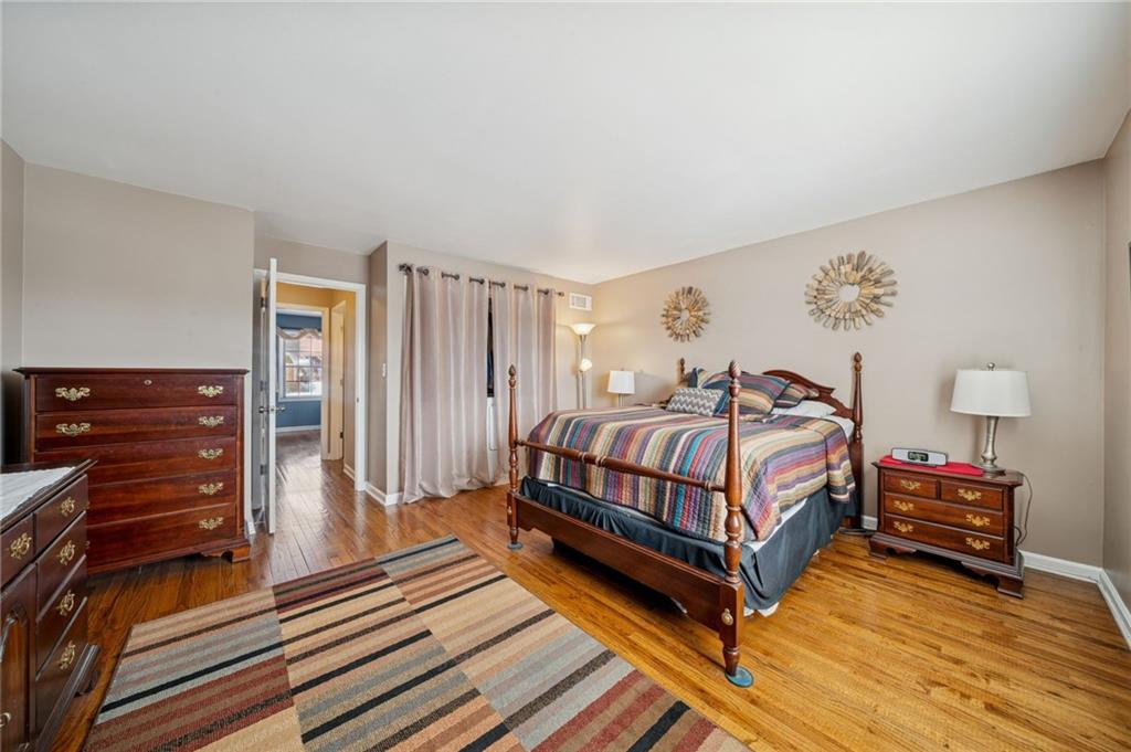 117 Community Court Pittsburgh, PA 15205 - Photo 19 of 34 a bedroom with a bed and a closet