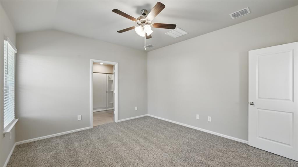 172 Mojave Road Boyd, TX 76023 - Photo 19 of 40 an empty room with closet and a ceiling fan