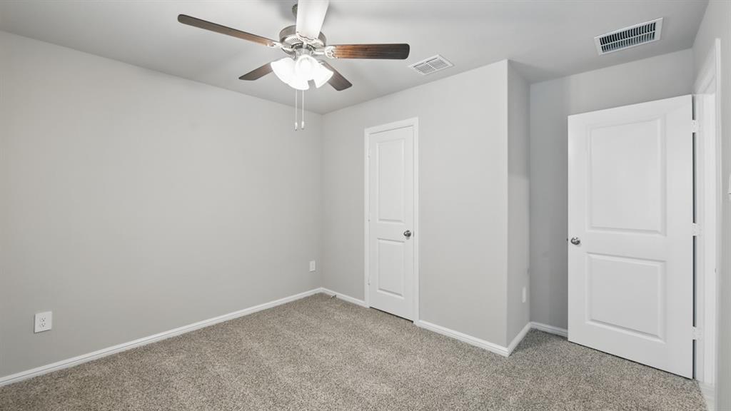 172 Mojave Road Boyd, TX 76023 - Photo 27 of 40 an empty room with a chandelier fan and a chandelier fan