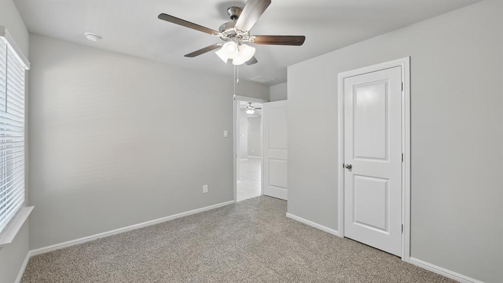 172 Mojave Road Boyd, TX 76023 - Photo 30 of 40 an empty room with a ceiling fan and a window