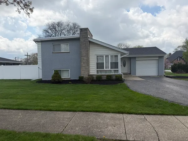 $499,900 | 340 Huntington Lane, Elmhurst, IL 60126