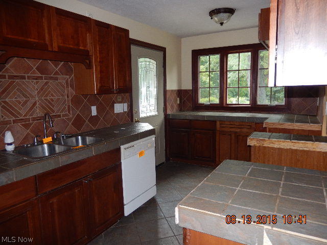 574 South Ridge Road East Geneva, OH 44041 - Photo 6 of 23 Gallery Image 6