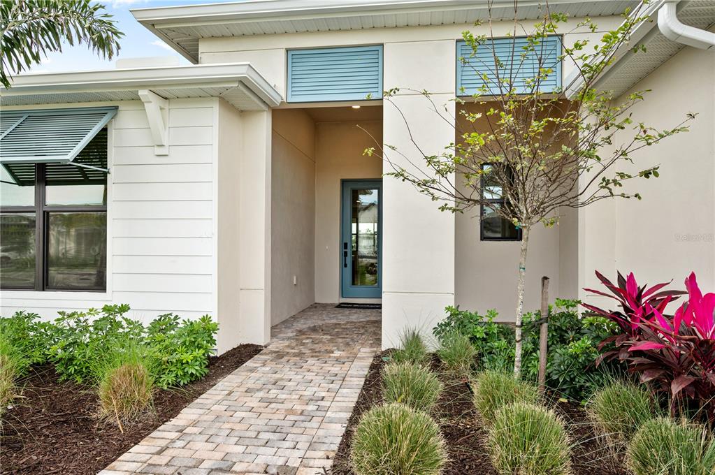 5856 Freestone Circle Apollo Beach, FL 33572 - Photo 3 of 33 a plant that is in front of a house